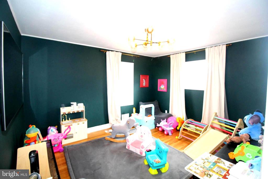39 CHARLES BOSSERT DR