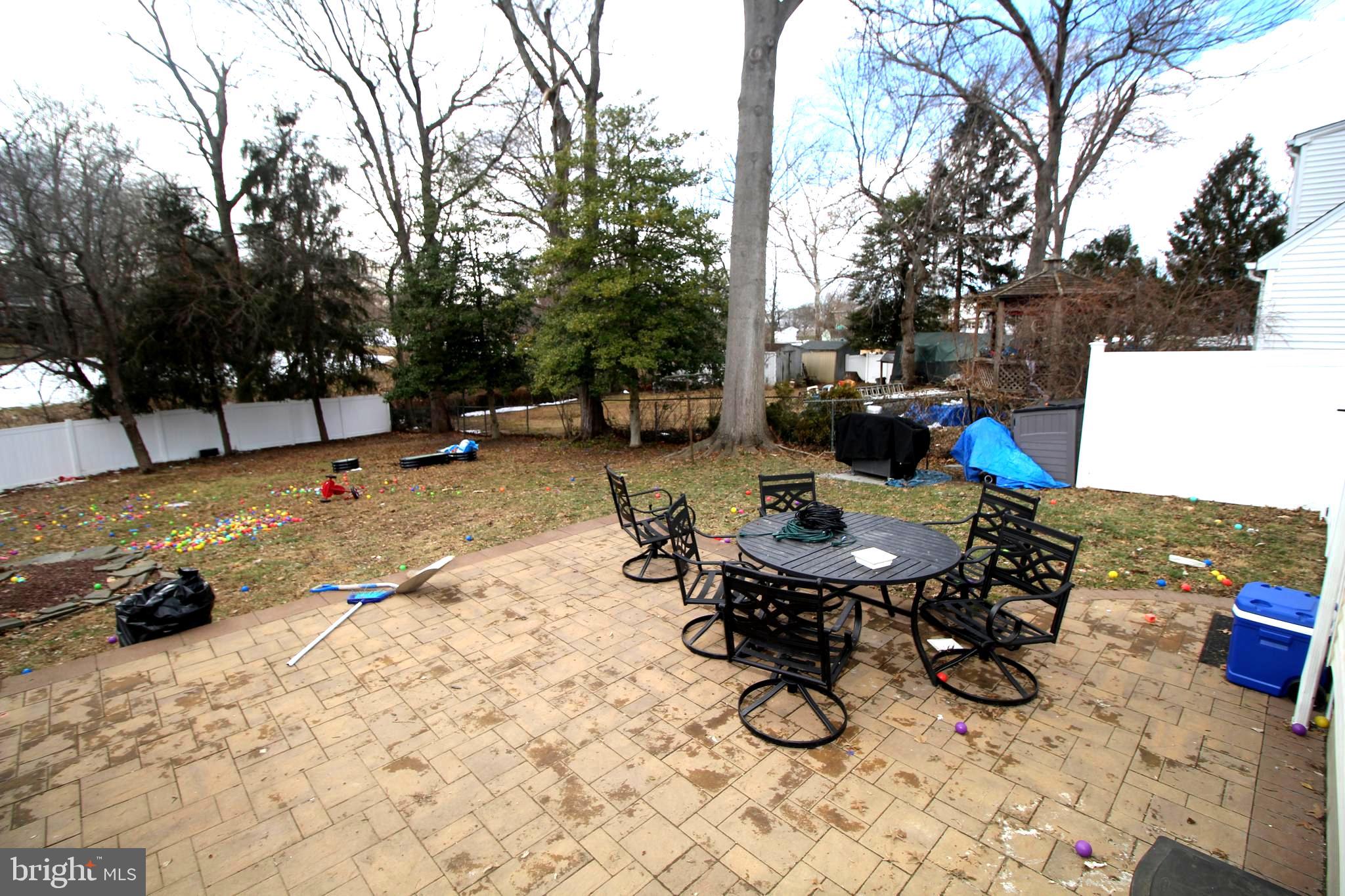 39 CHARLES BOSSERT DR