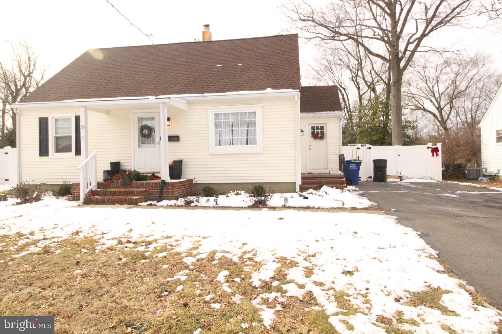 39 CHARLES BOSSERT DR