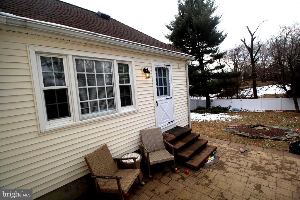 39 CHARLES BOSSERT DR