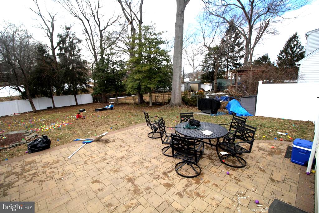 39 CHARLES BOSSERT DR