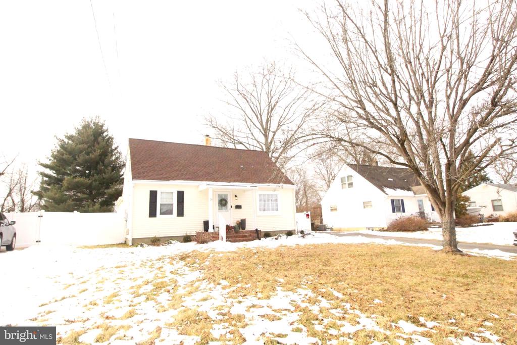 39 CHARLES BOSSERT DR