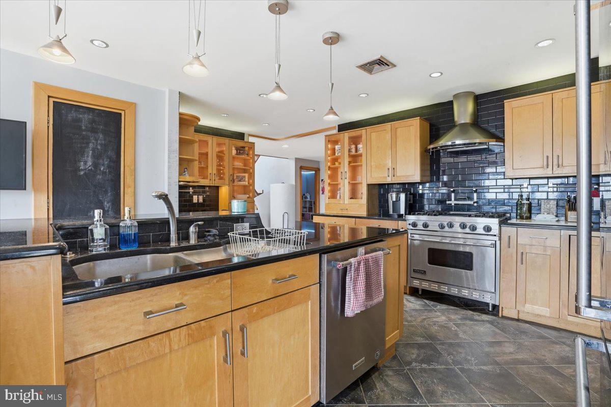 3 HILLBROOK LANE