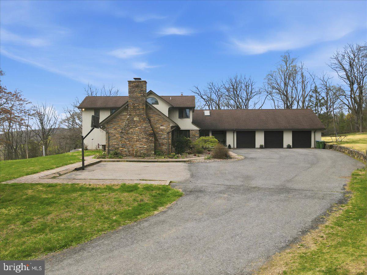 3 HILLBROOK LANE