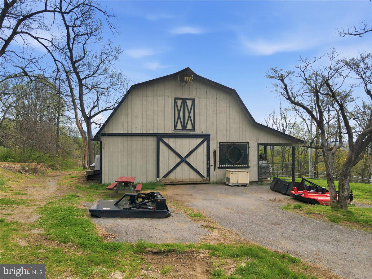 3 HILLBROOK LANE