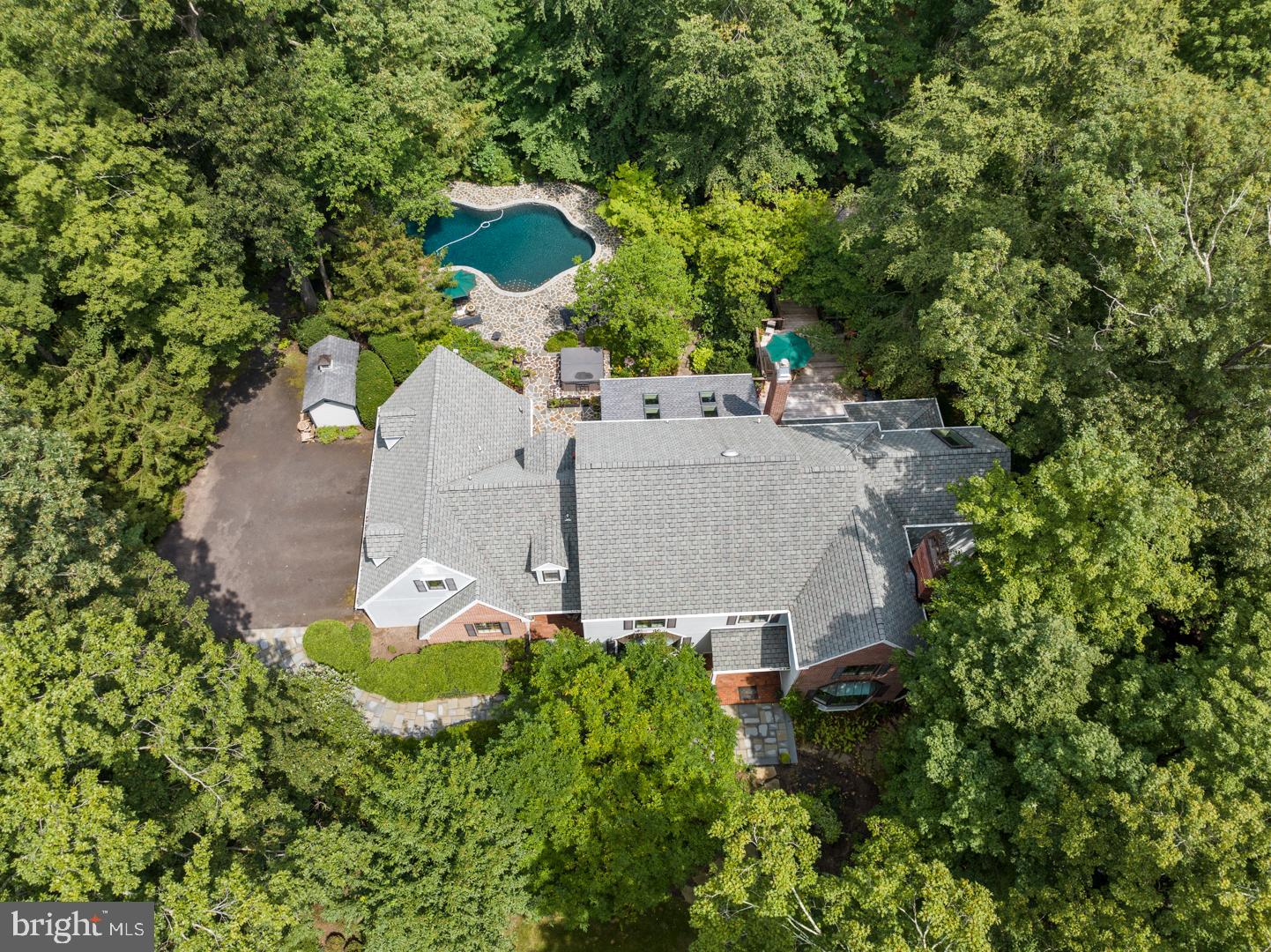 83 W Shore Dr