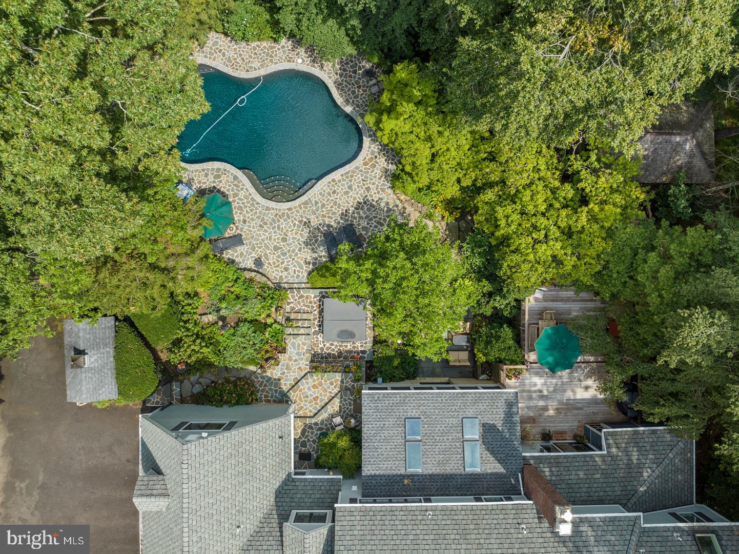 83 W Shore Dr
