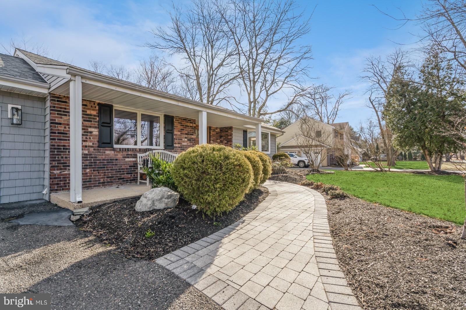 16 Wiltshire Dr