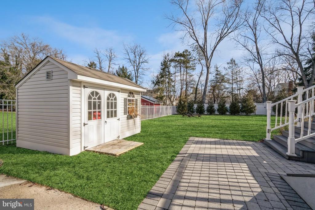 16 Wiltshire Dr