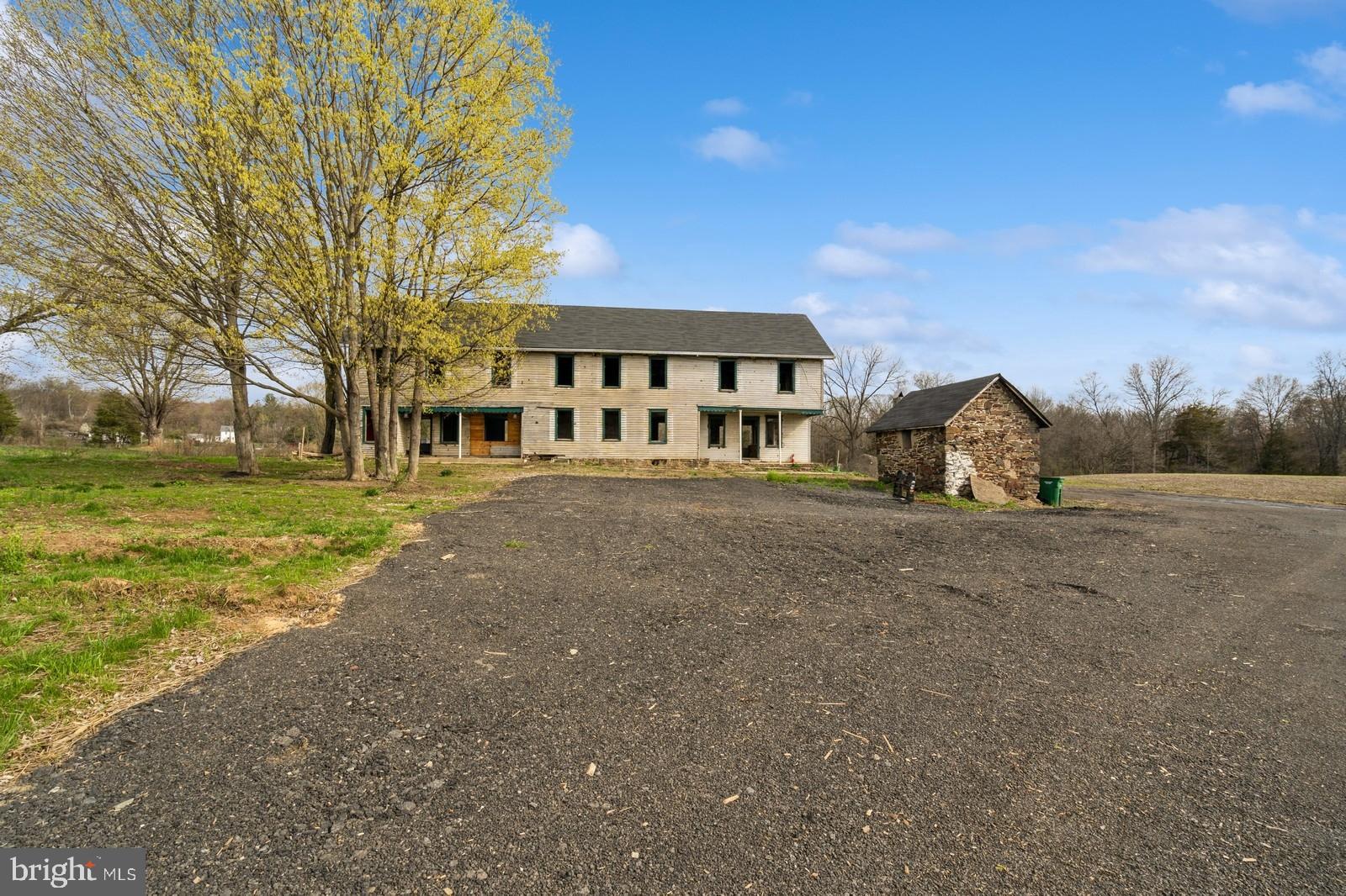 12 Lynnbrook Dr