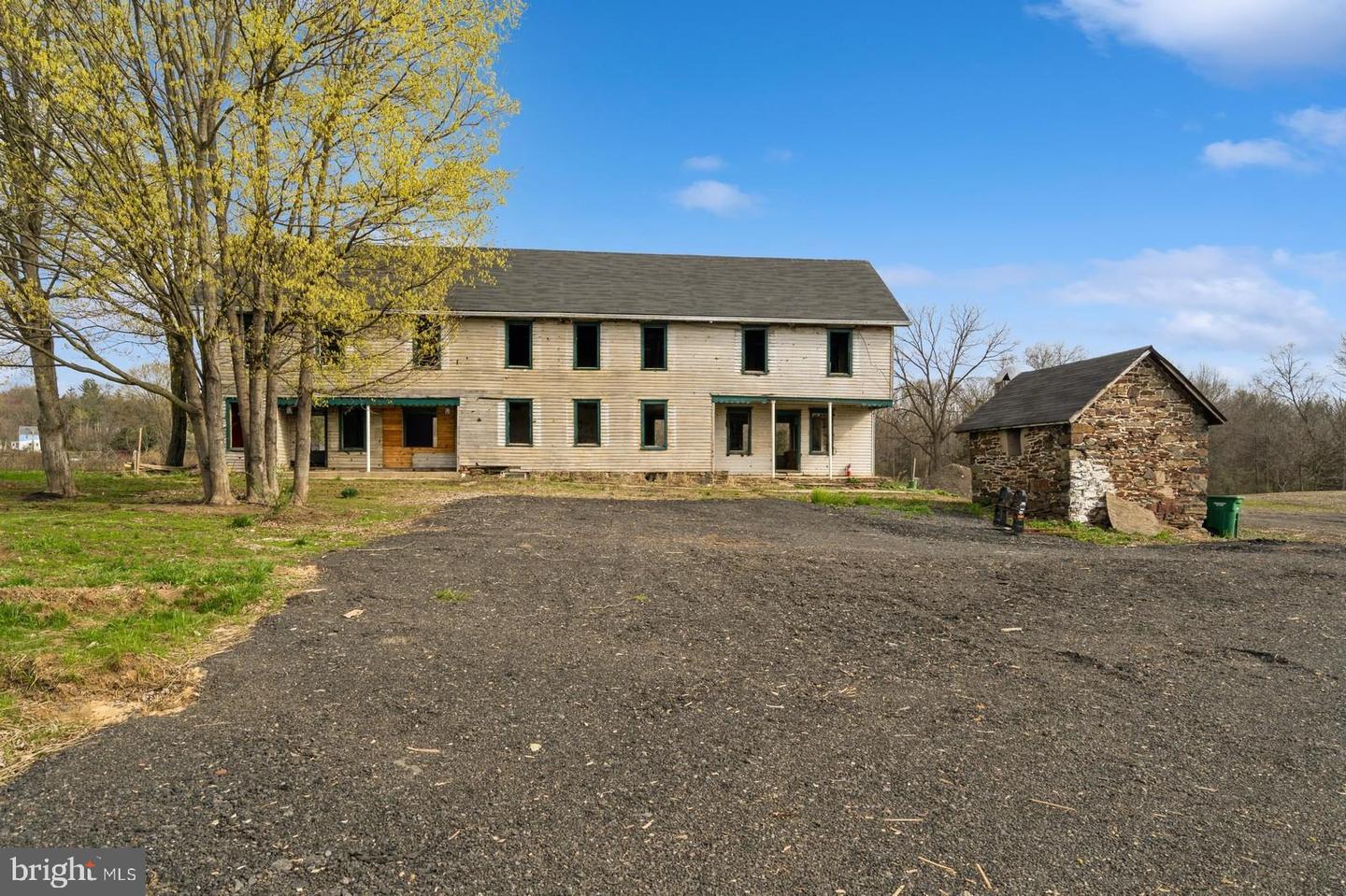 12 Lynnbrook Dr