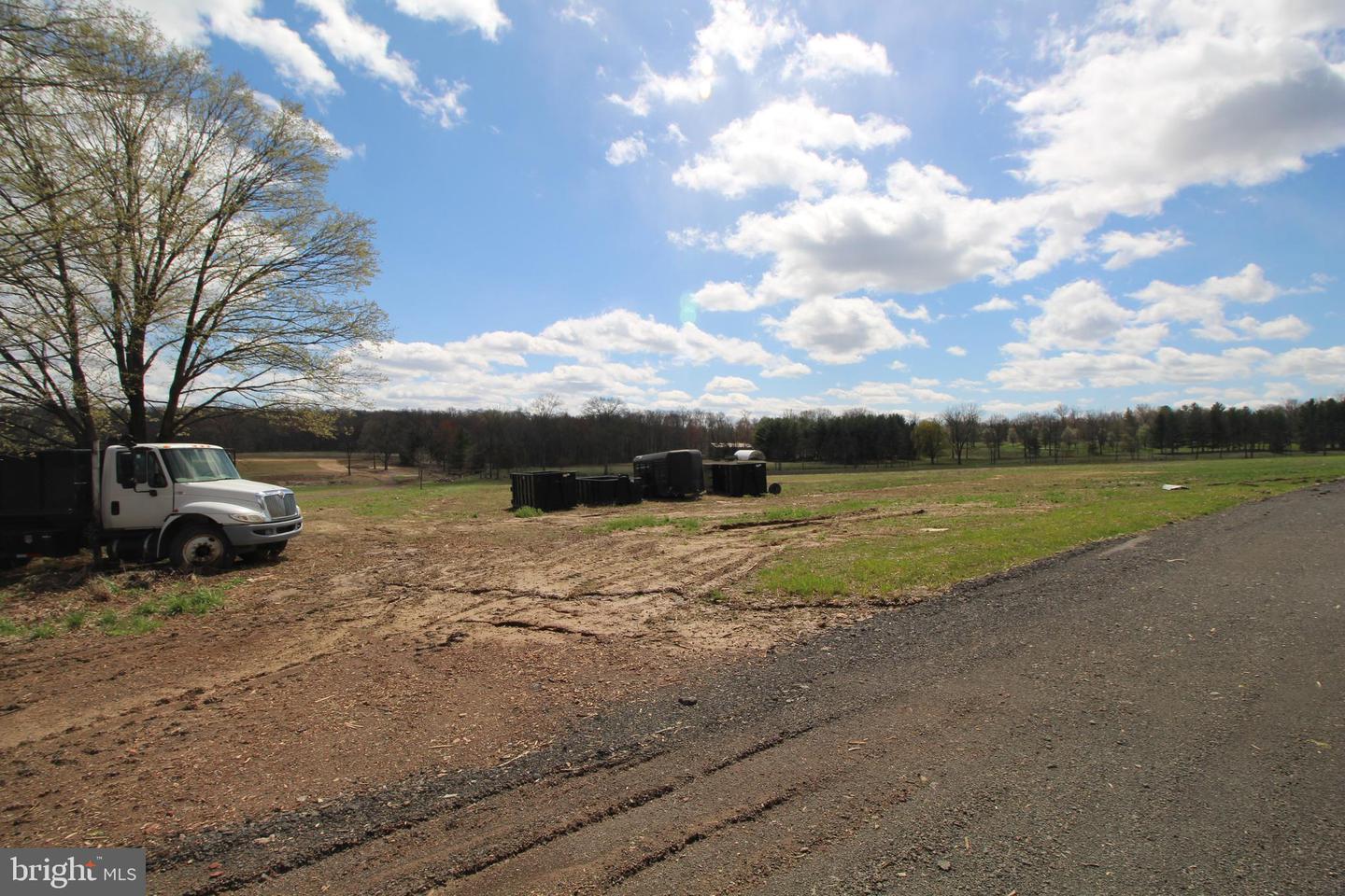12 Lynnbrook Dr