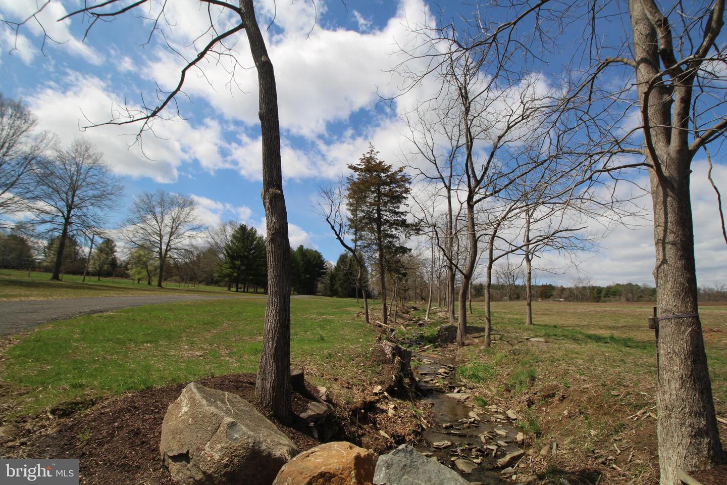12 Lynnbrook Dr