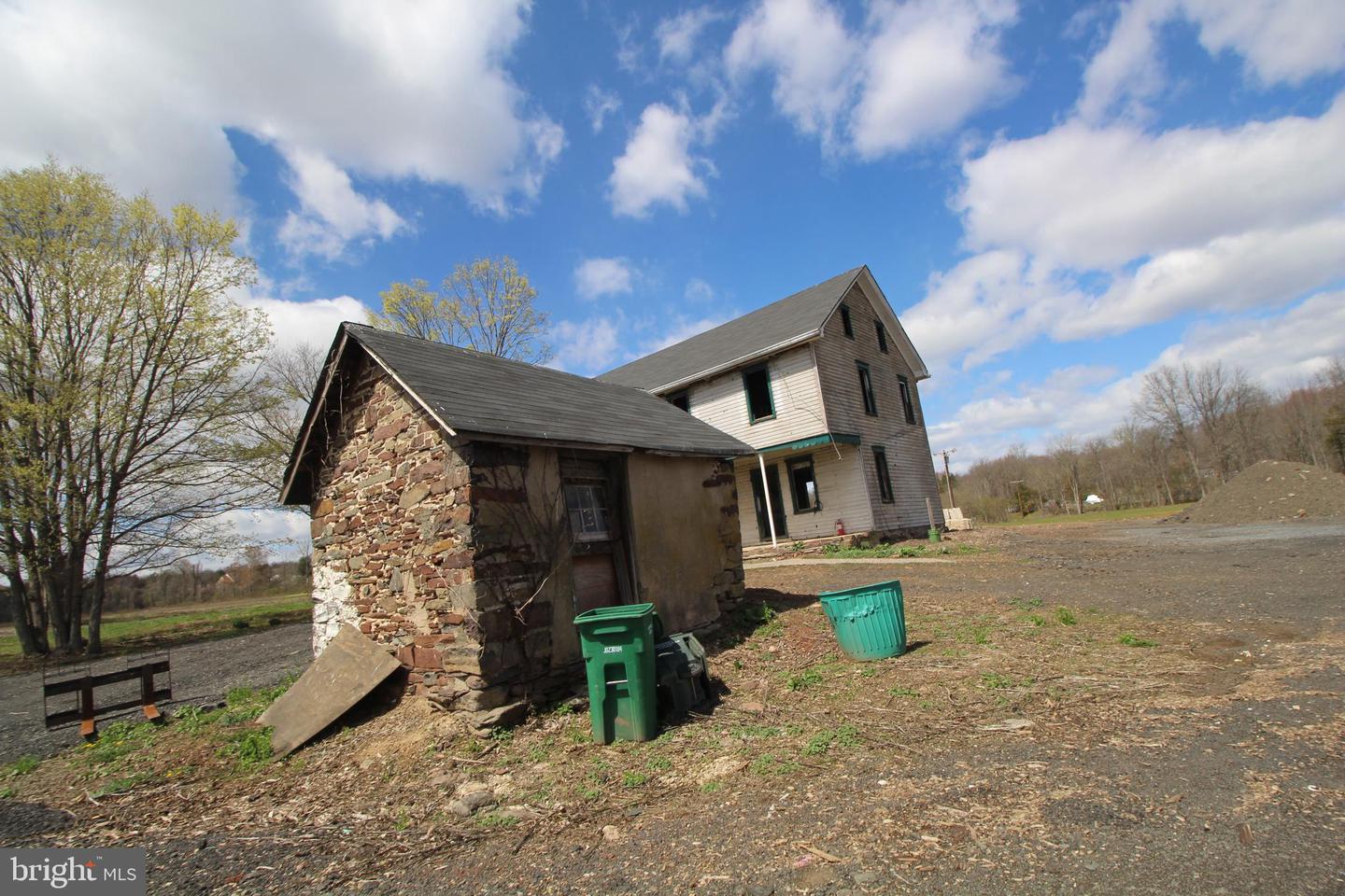 12 Lynnbrook Dr