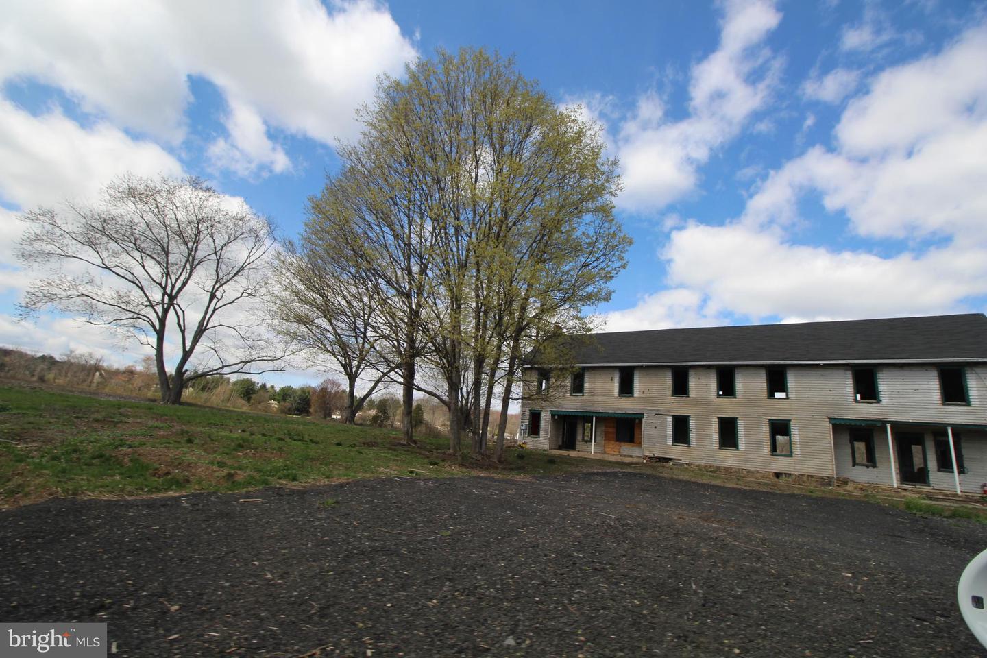 12 Lynnbrook Dr