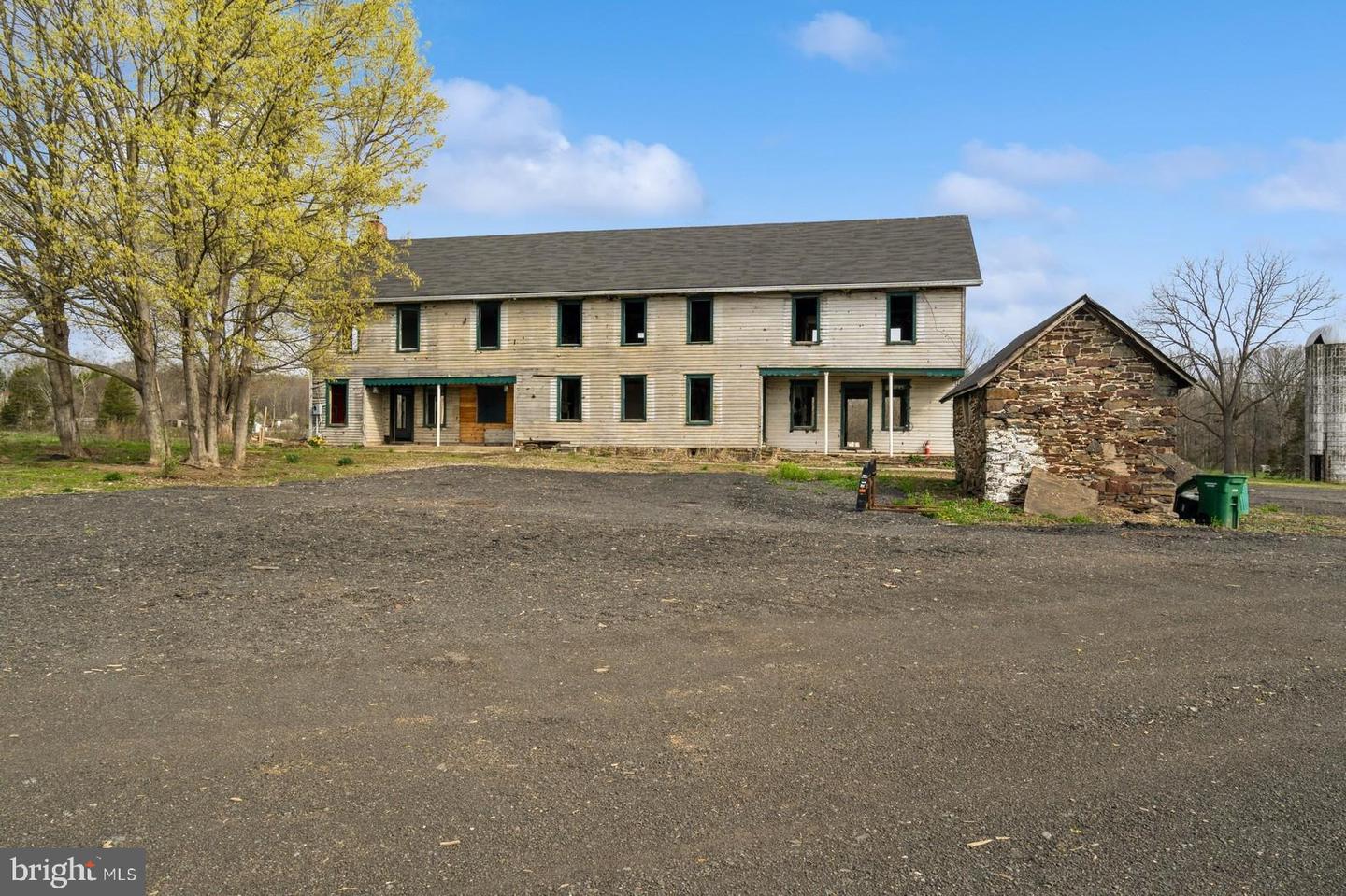 12 Lynnbrook Dr