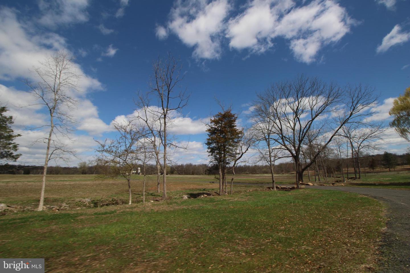 12 Lynnbrook Dr
