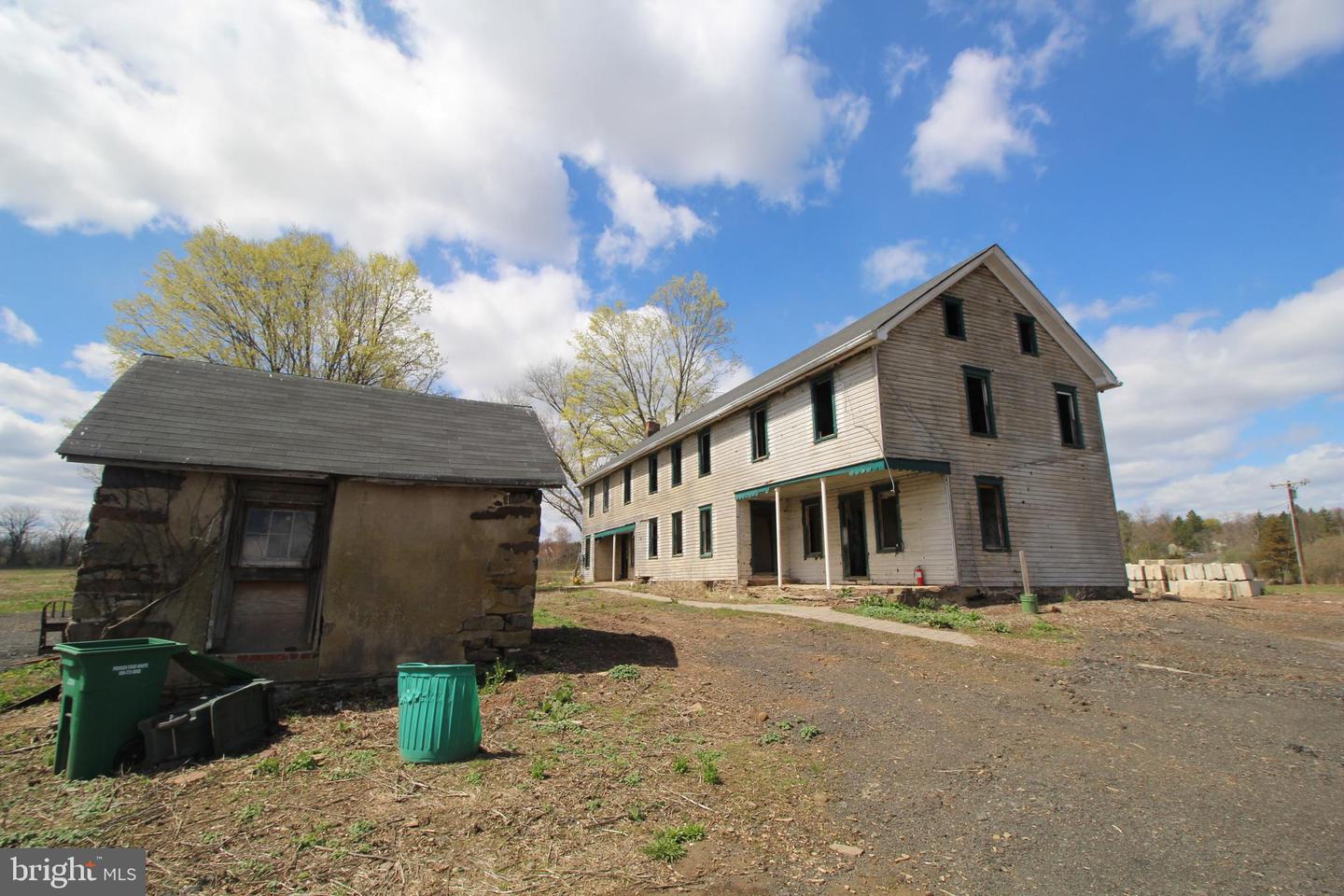 12 Lynnbrook Dr