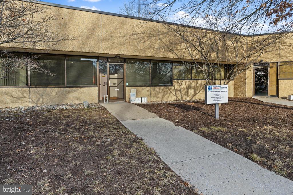 8 QUAKERBRIDGE PLAZA