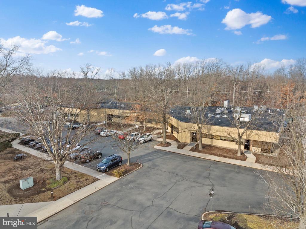 8 QUAKERBRIDGE PLAZA