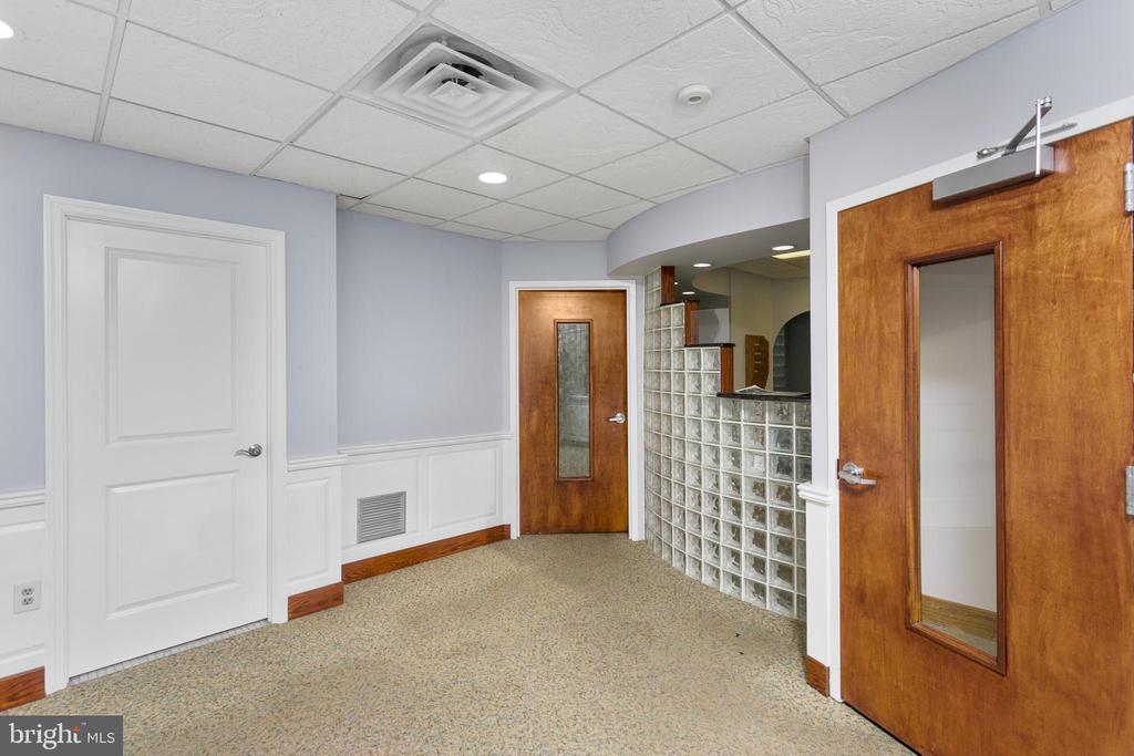 8 QUAKERBRIDGE PLAZA