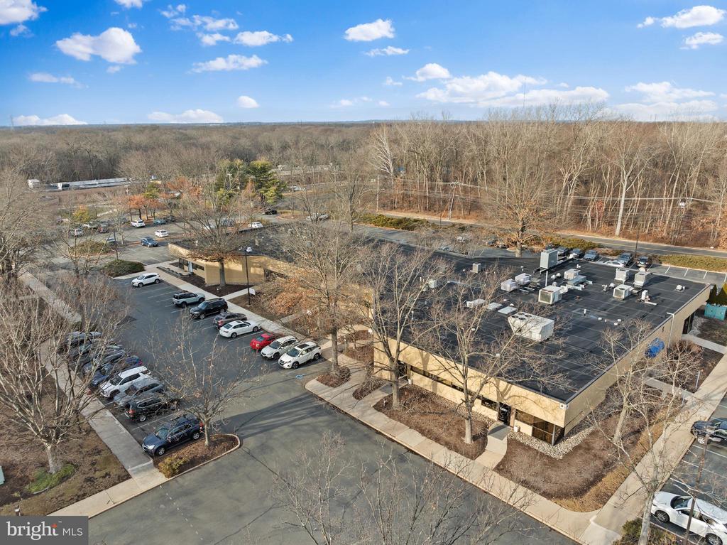 8 QUAKERBRIDGE PLAZA