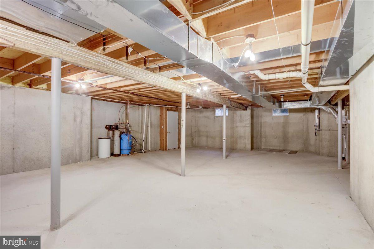 100a S Main St