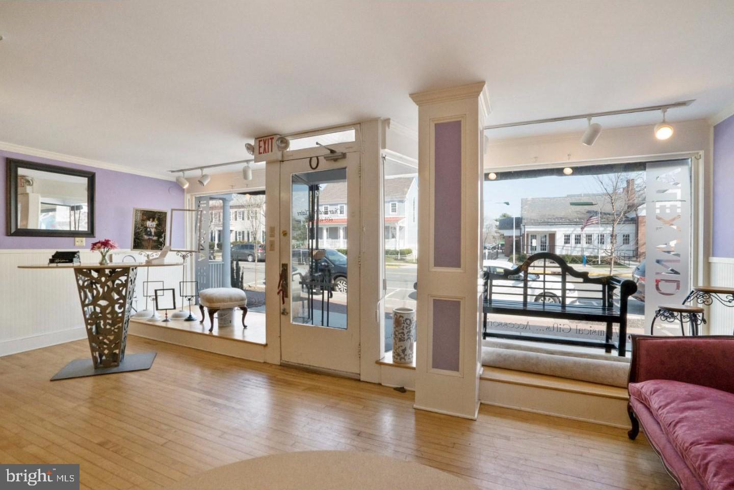 33 N Main St
