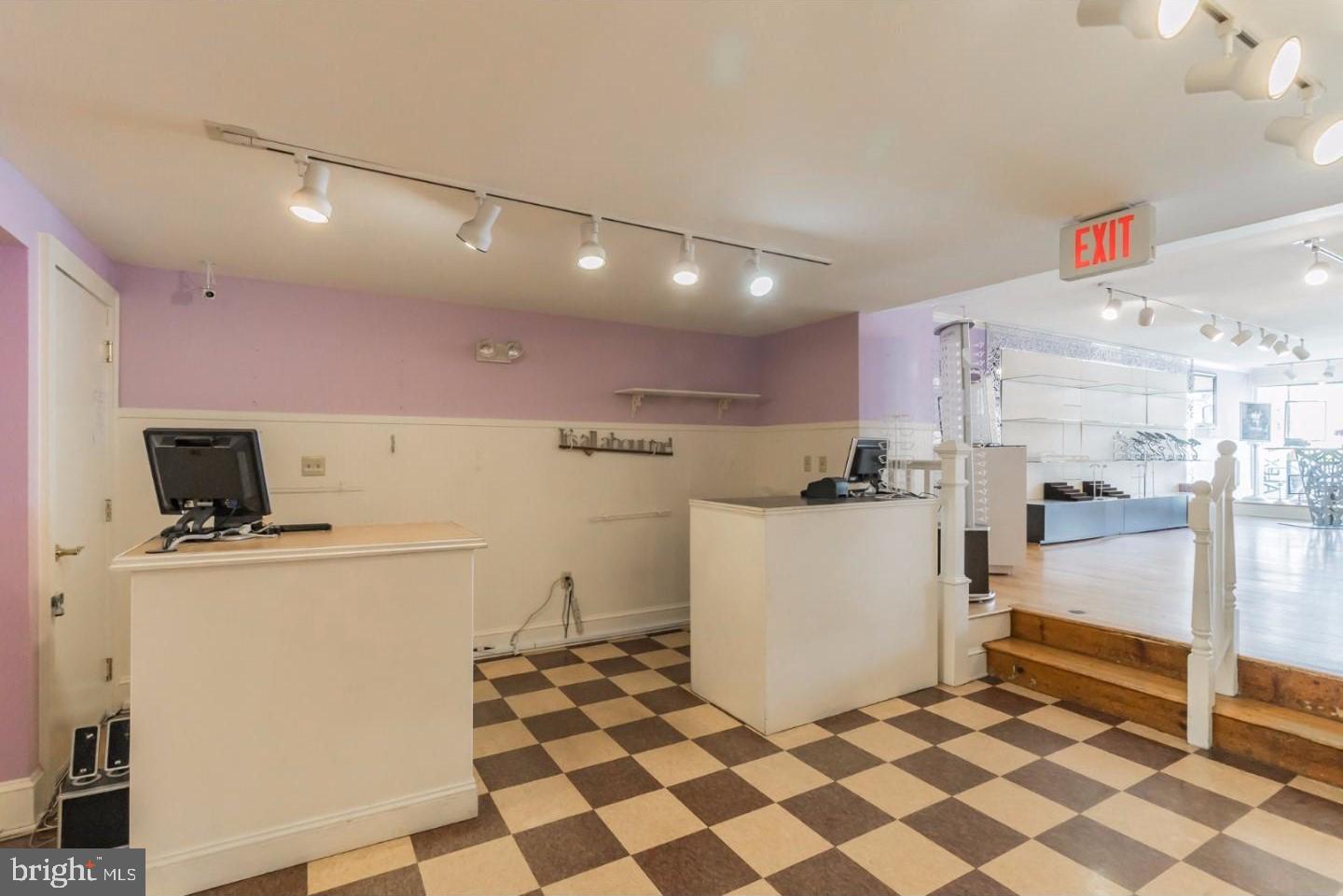 33 N Main St