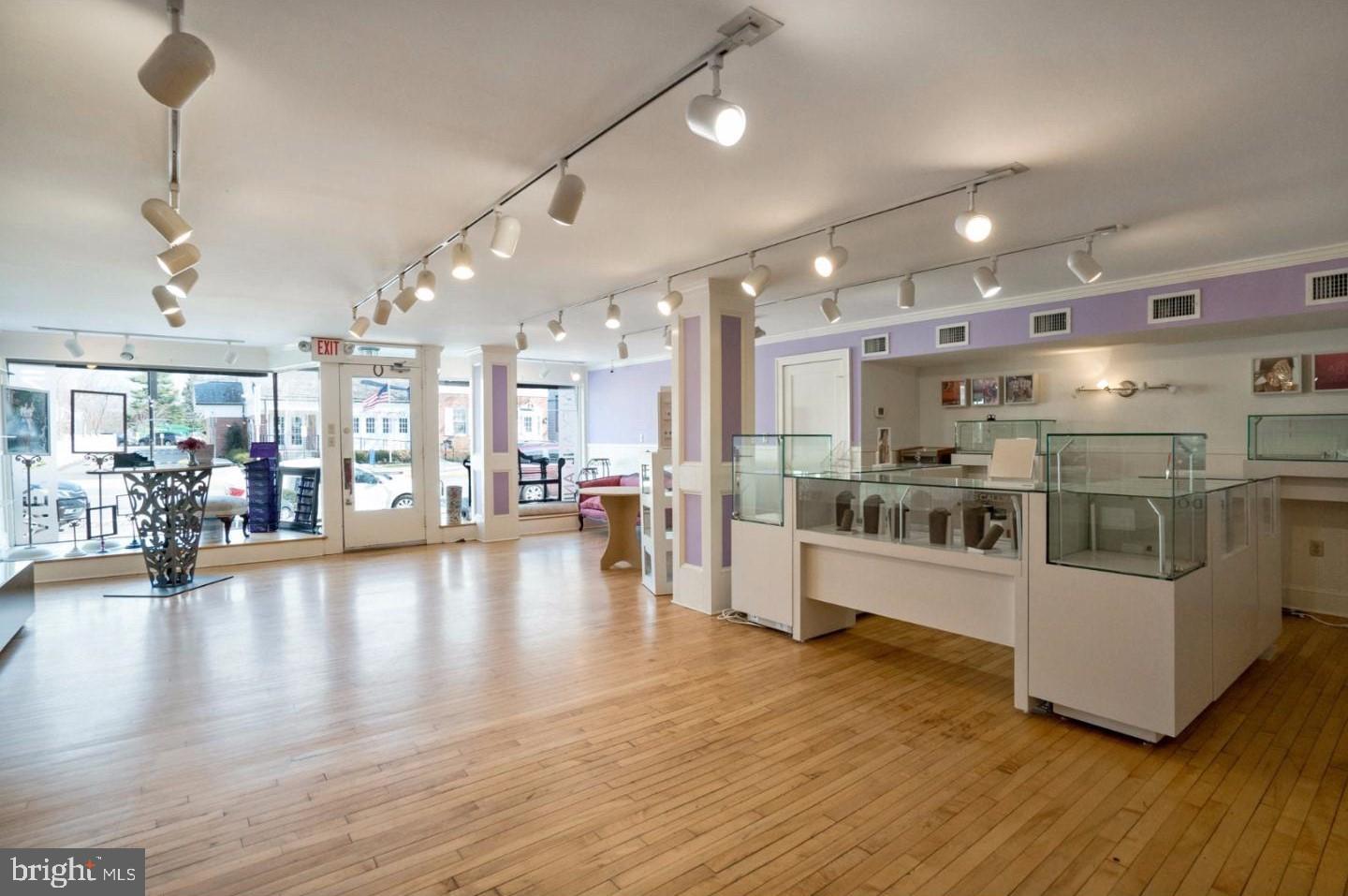 33 N Main St