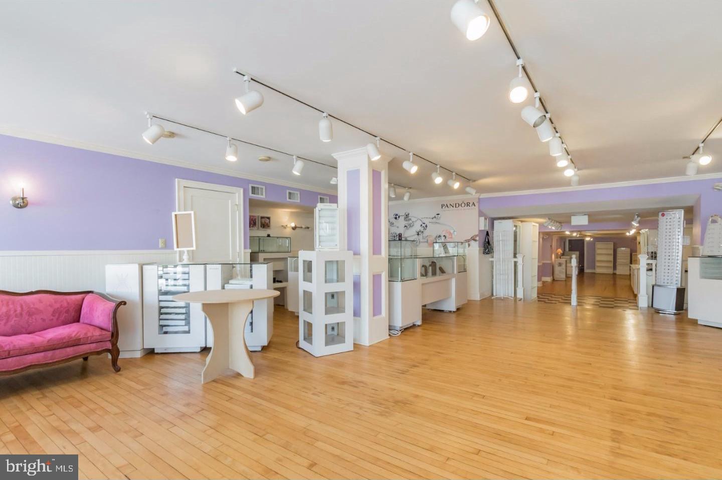 33 N Main St