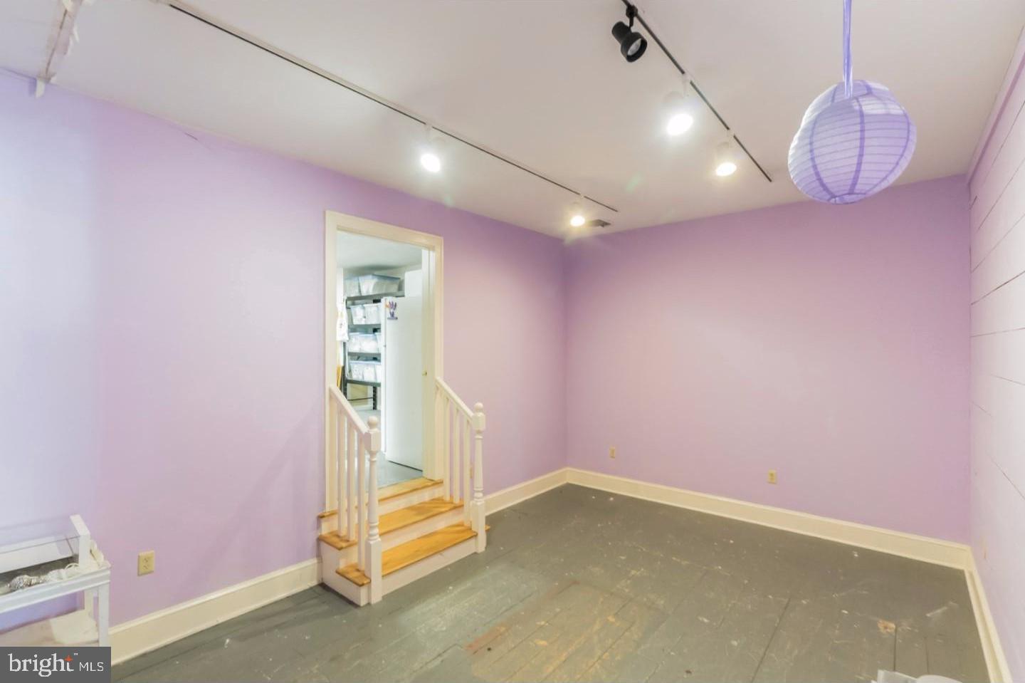 33 N Main St
