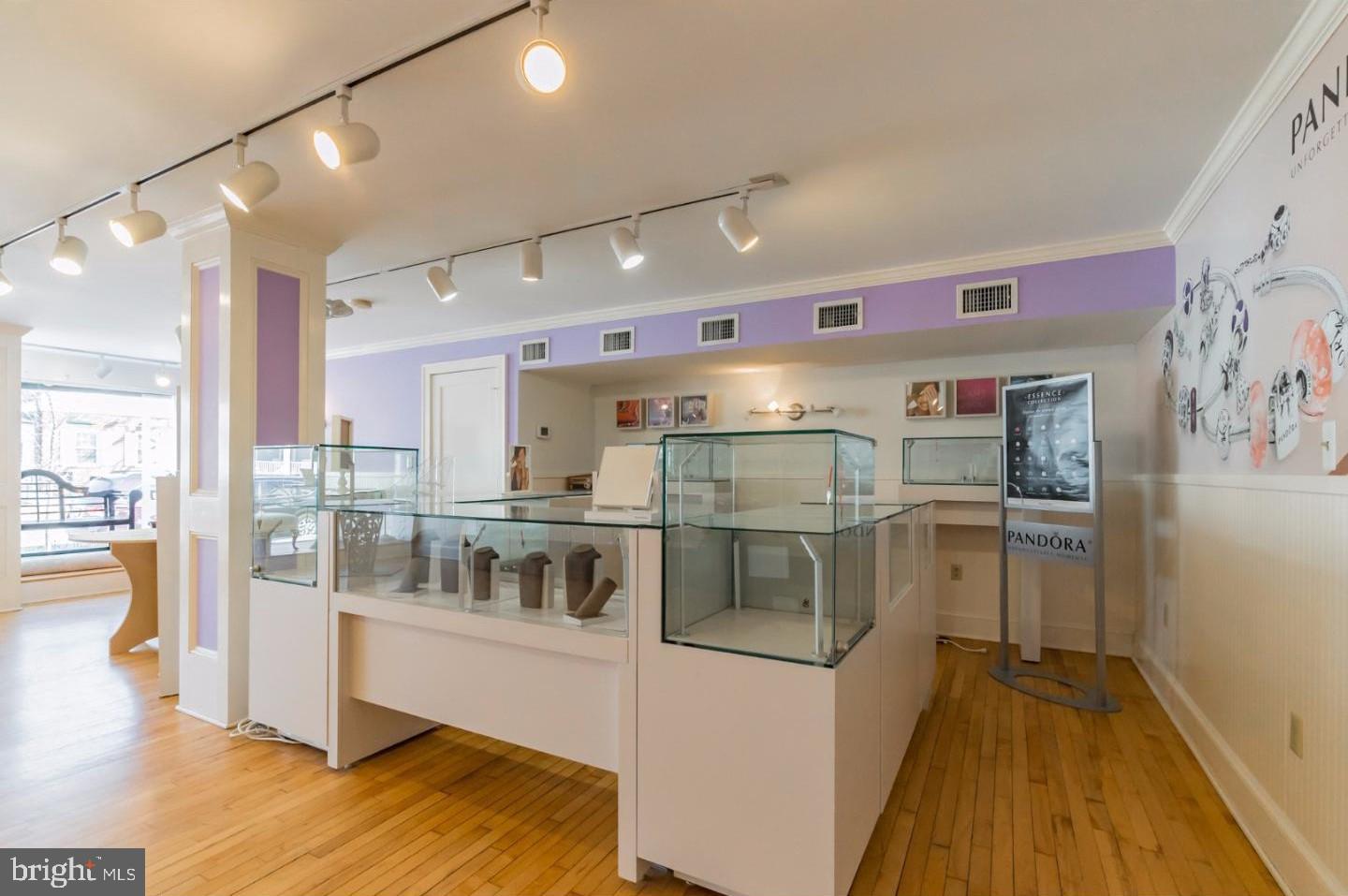 33 N Main St