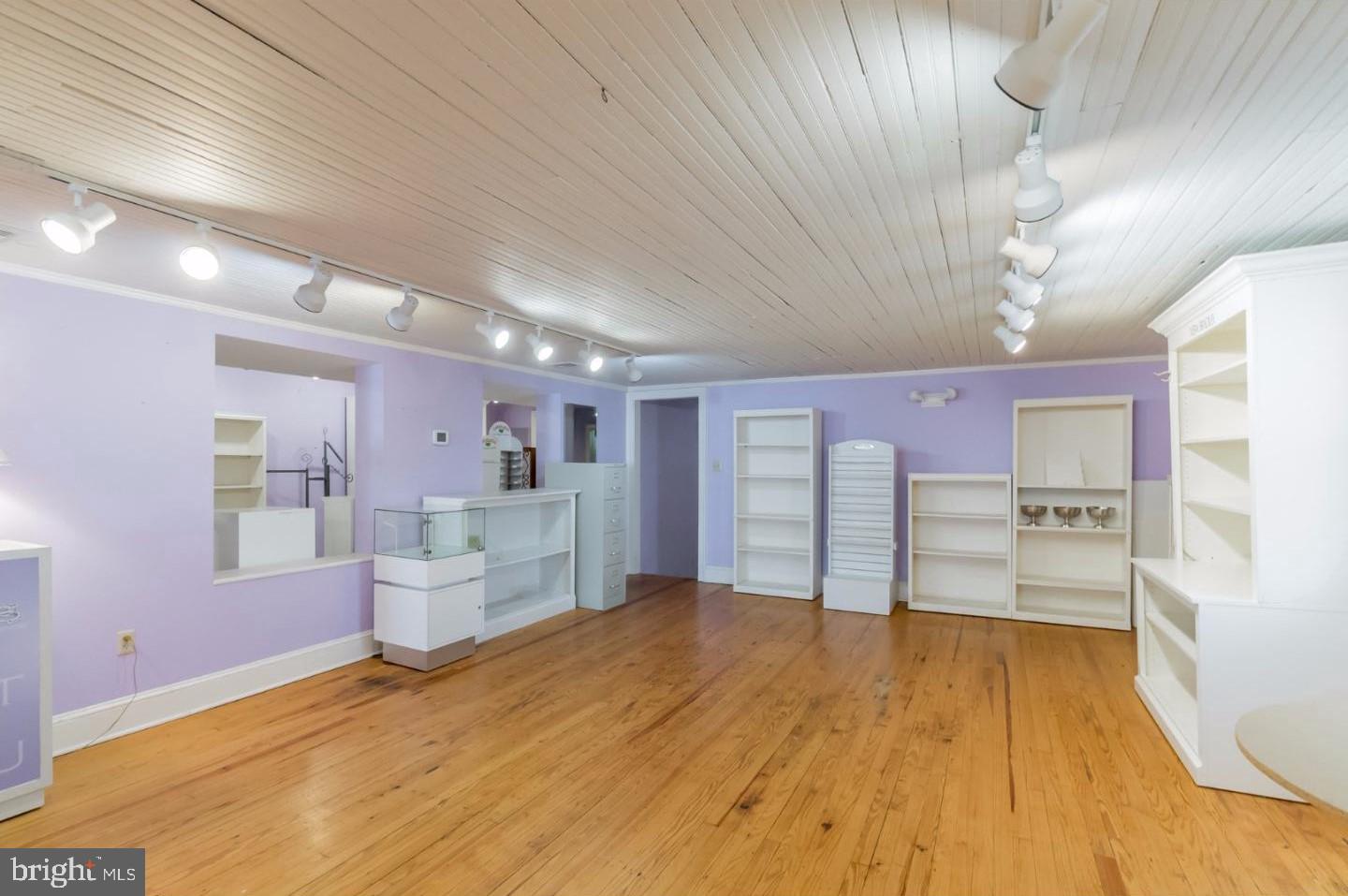 33 N Main St