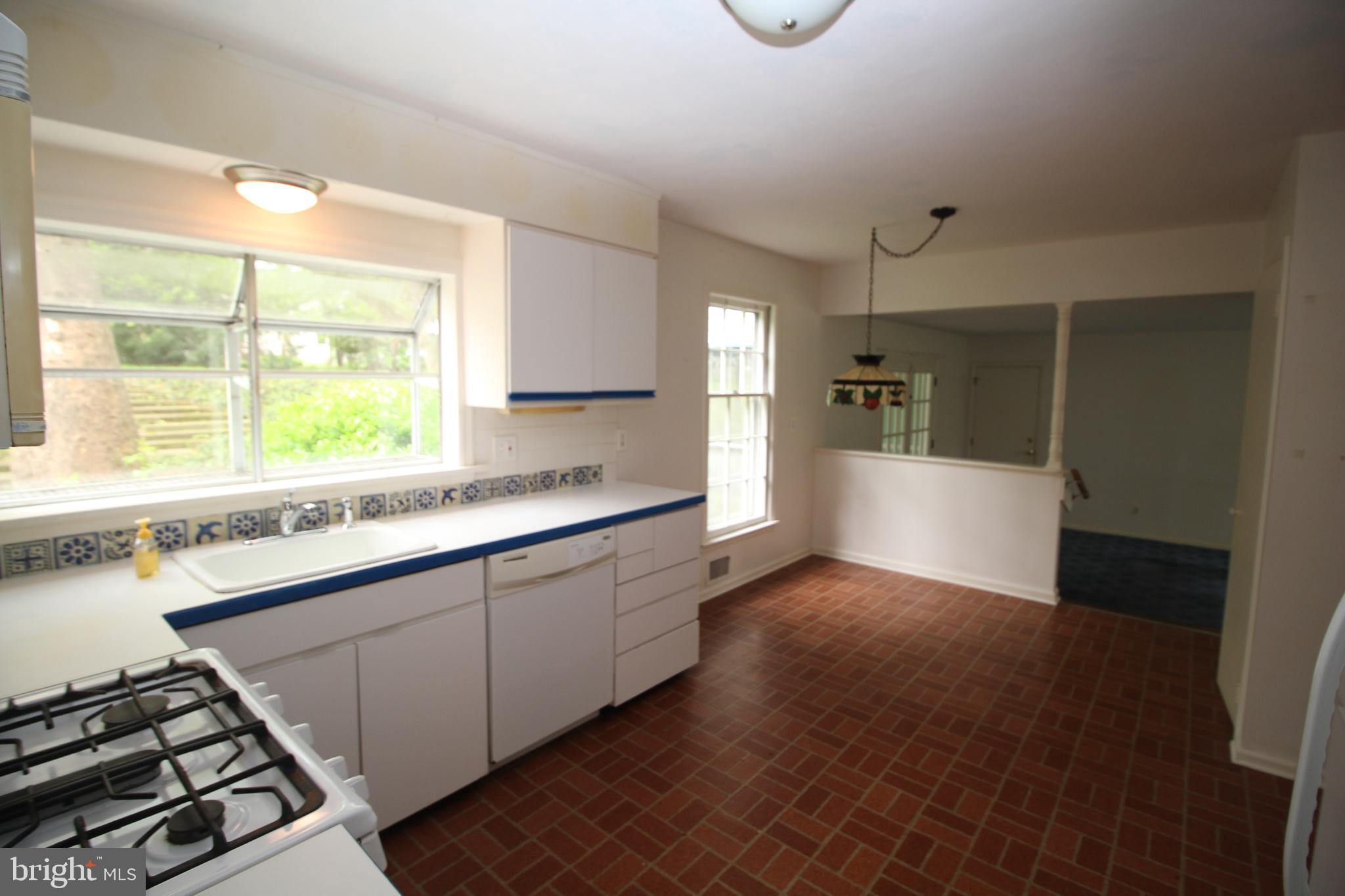 6 Wynnewood Dr