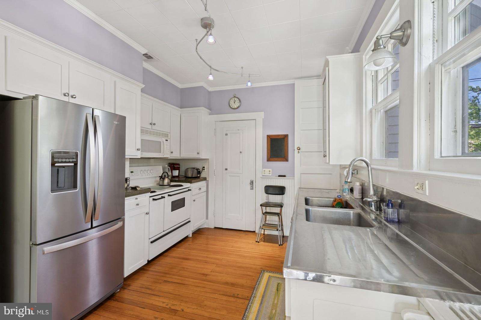 84 N Main St