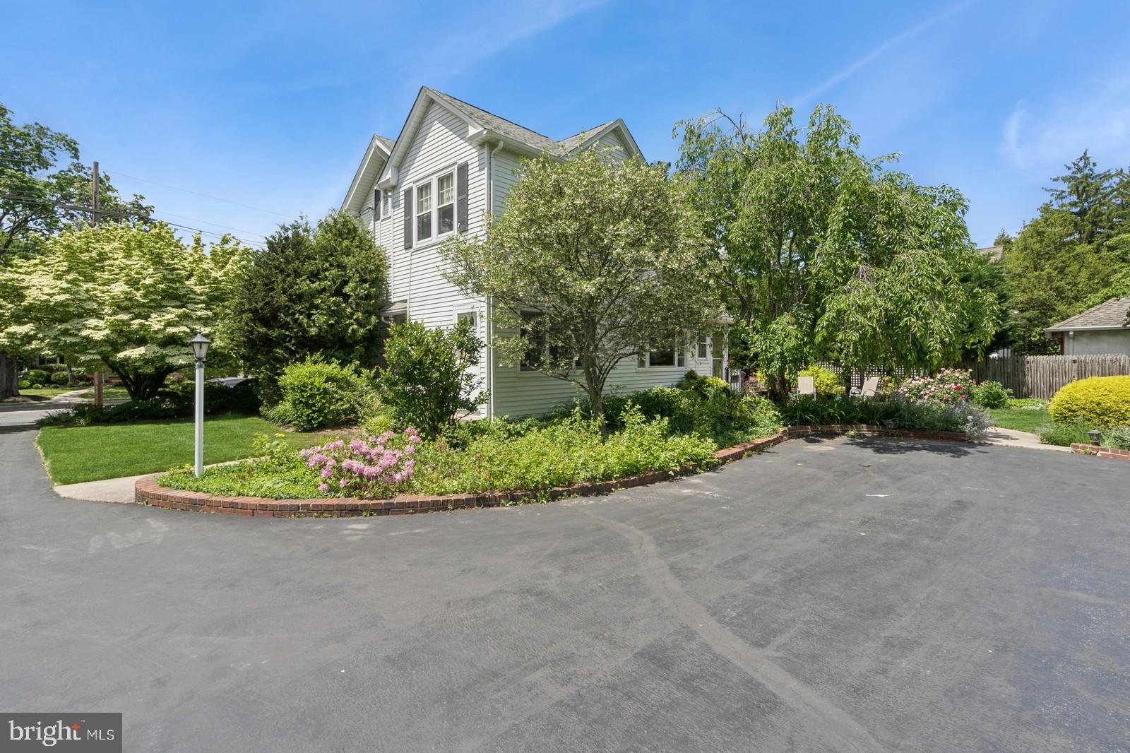 84 N Main St