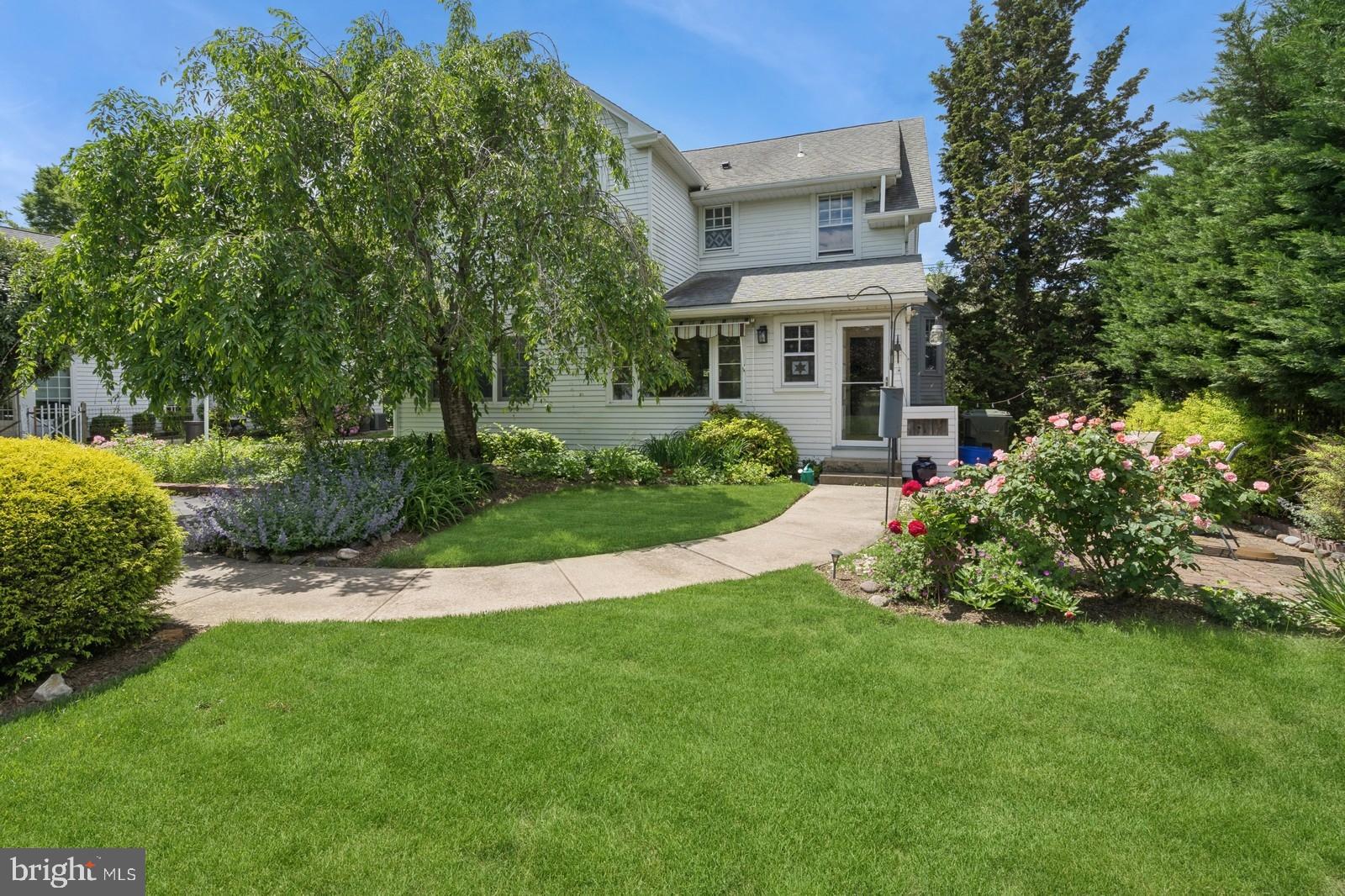 84 N Main St