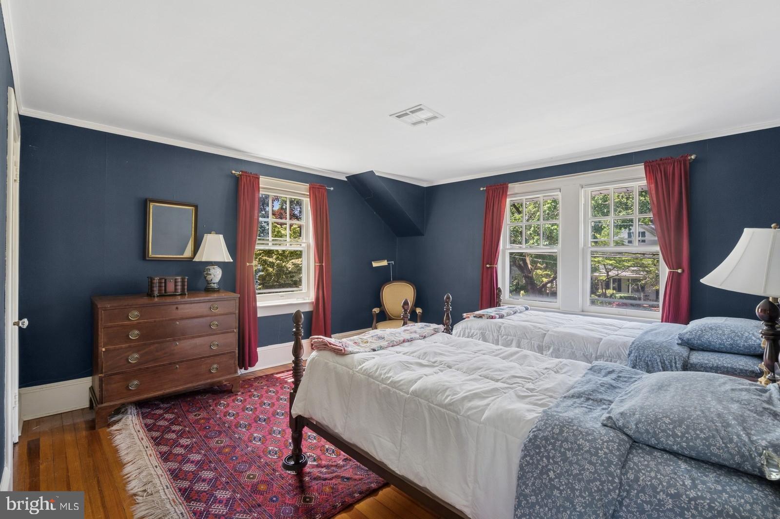 84 N Main St