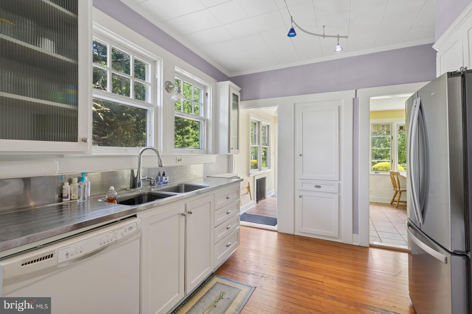84 N Main St