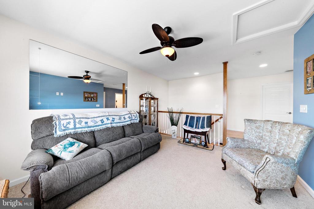 109 E POTOMAC DRIVE