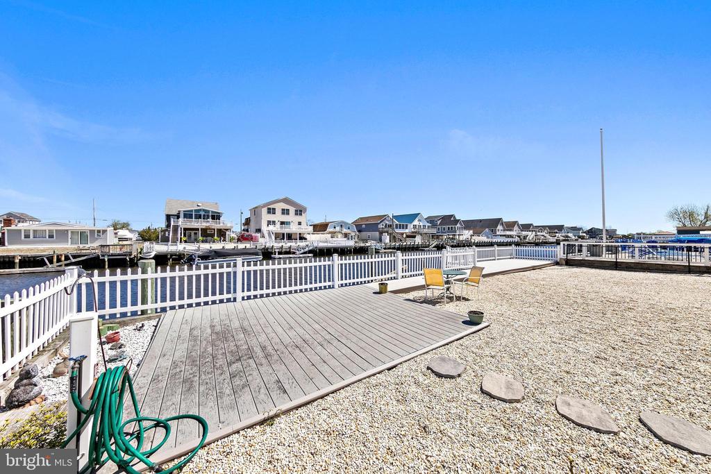 109 E POTOMAC DRIVE