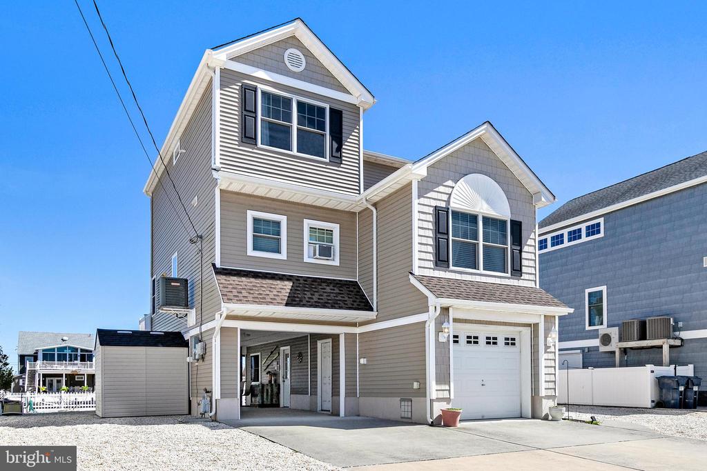 109 E POTOMAC DRIVE