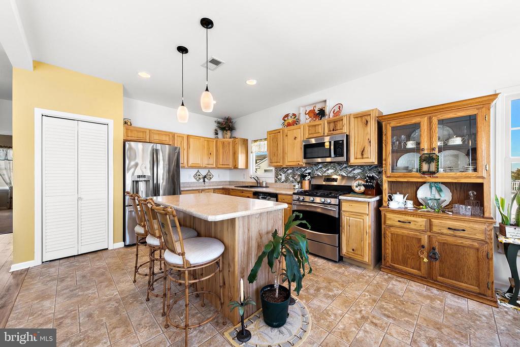 109 E POTOMAC DRIVE