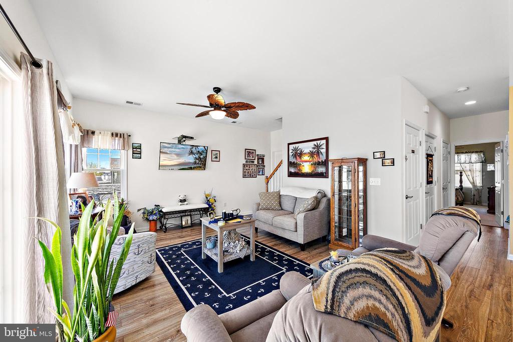 109 E POTOMAC DRIVE