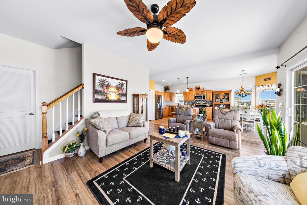 109 E POTOMAC DRIVE