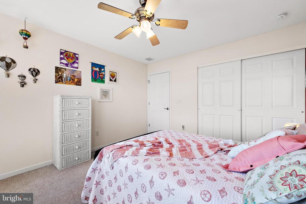 109 E POTOMAC DRIVE