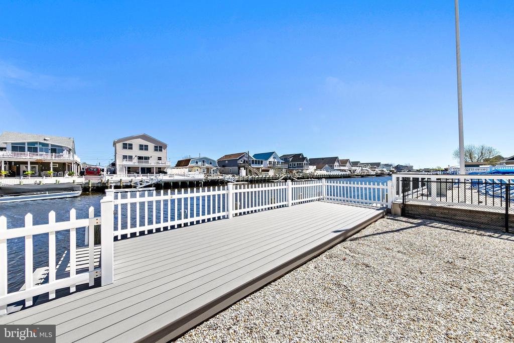 109 E POTOMAC DRIVE