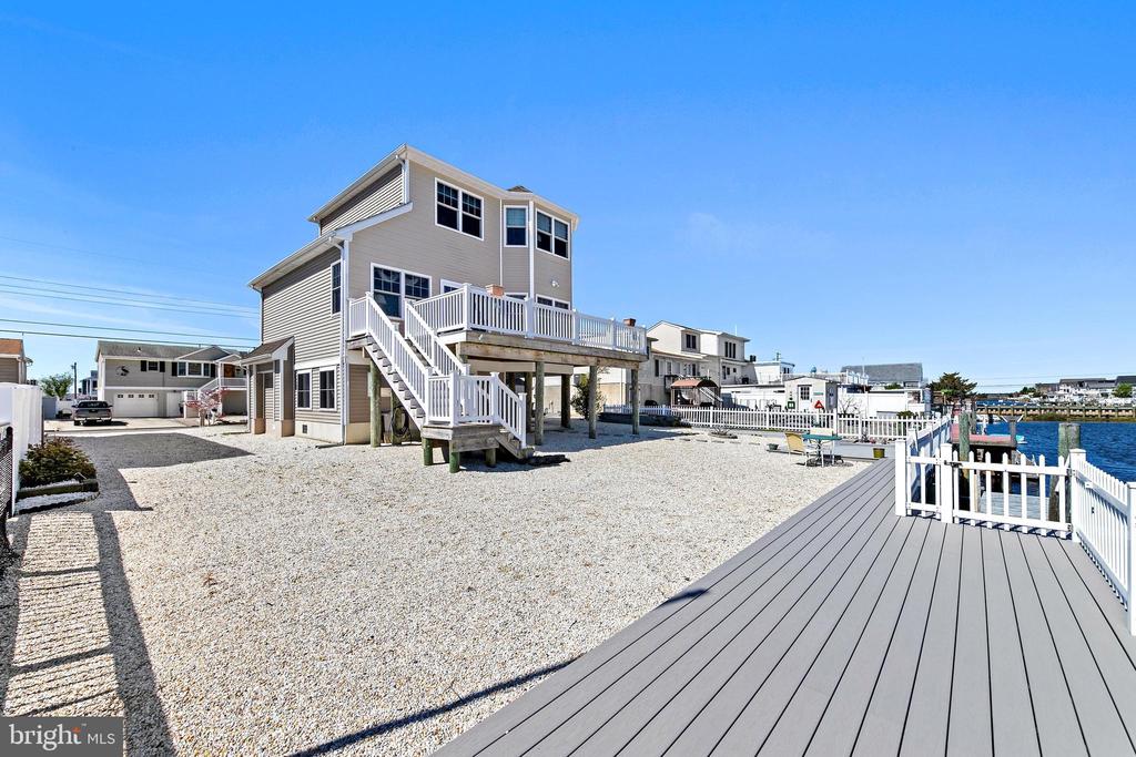 109 E POTOMAC DRIVE