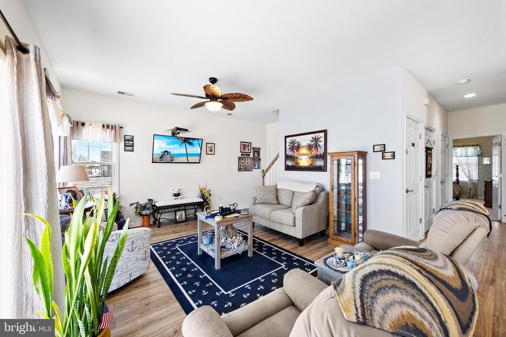 109 E POTOMAC DRIVE